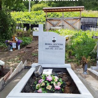 Надгробен паметник от мрамор Модел 84