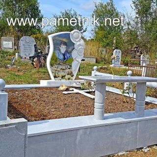Надгробен паметник от мрамор с триплекс МОДЕЛ 1002