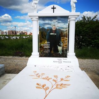 Надгробен паметник от мрамор с триплекс МОДЕЛ 1010